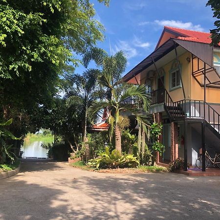 Ruen Thai Ban Rim Nam Kamphaeng Phet Eksteriør bilde