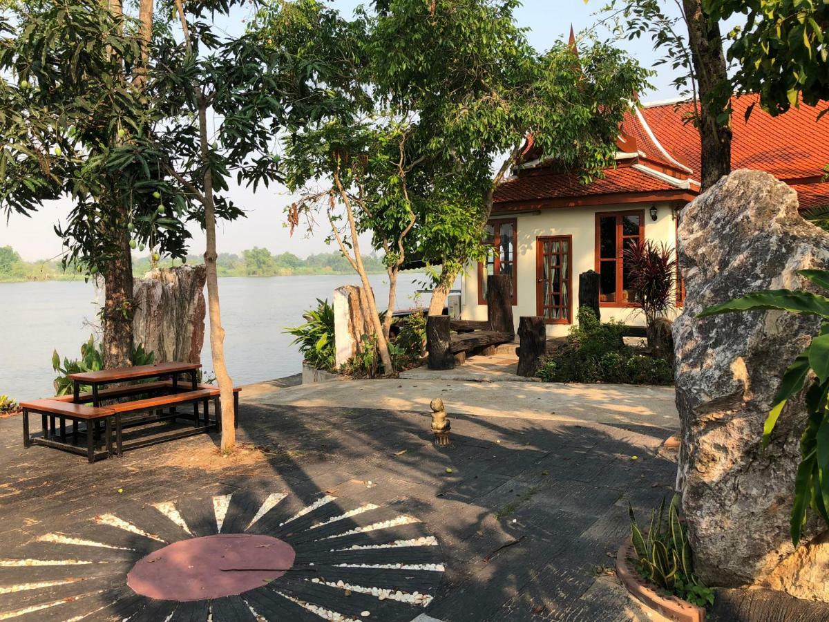 Ruen Thai Ban Rim Nam Kamphaeng Phet Eksteriør bilde