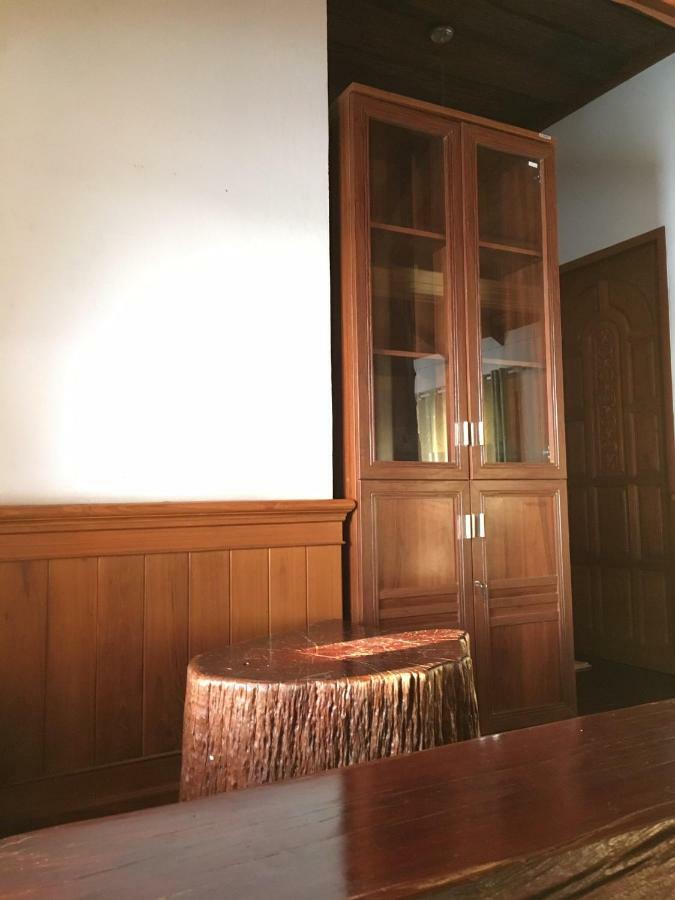 Ruen Thai Ban Rim Nam Kamphaeng Phet Eksteriør bilde